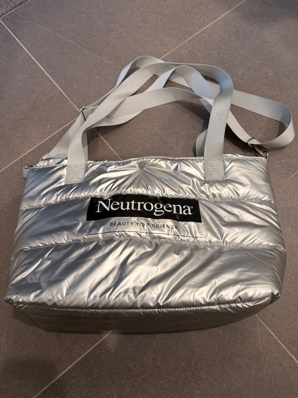 Neutrogena Tote - Picture 2 of 3